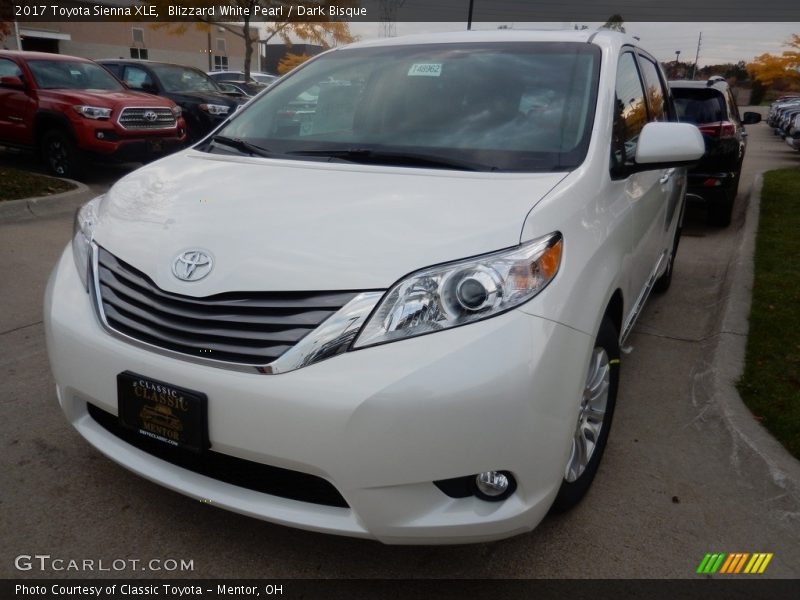 Blizzard White Pearl / Dark Bisque 2017 Toyota Sienna XLE