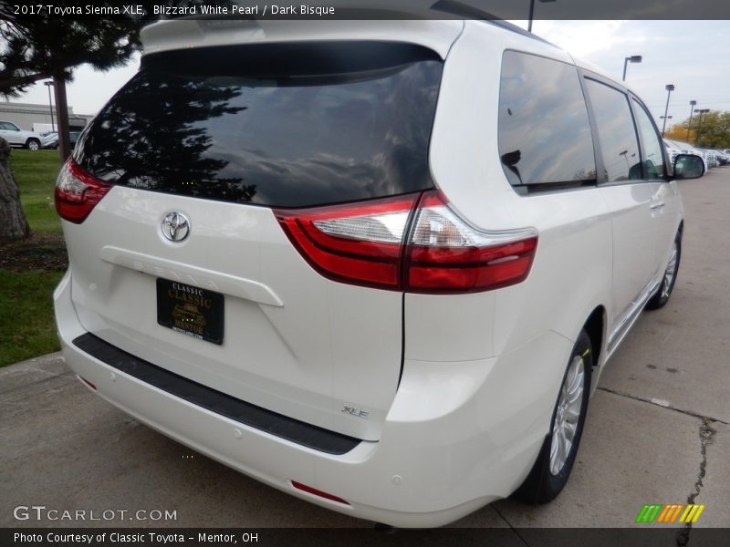 Blizzard White Pearl / Dark Bisque 2017 Toyota Sienna XLE