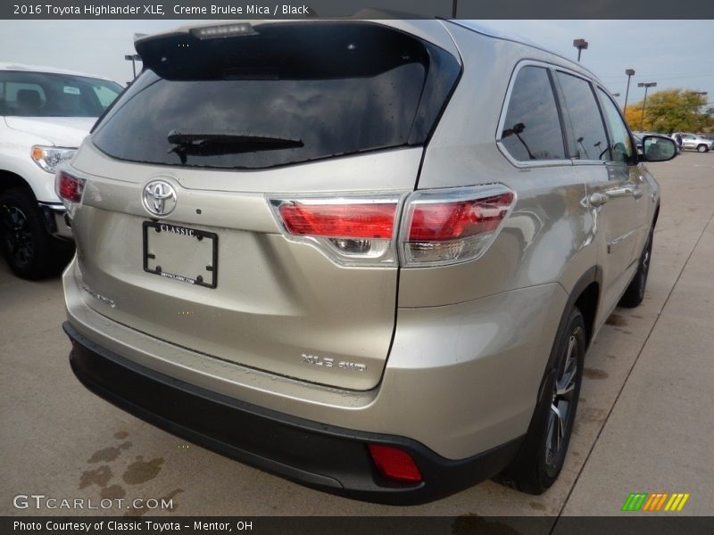Creme Brulee Mica / Black 2016 Toyota Highlander XLE