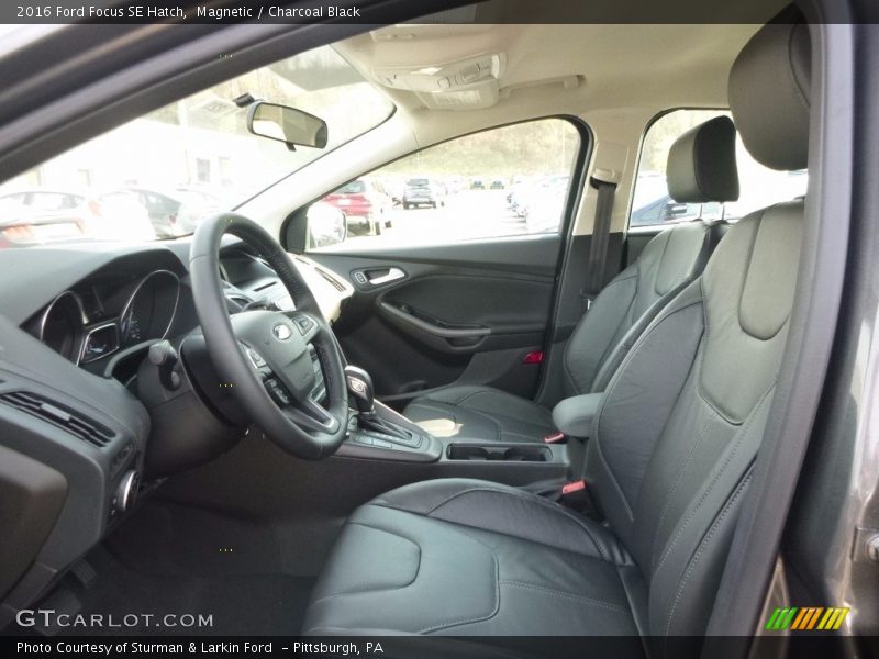 Magnetic / Charcoal Black 2016 Ford Focus SE Hatch