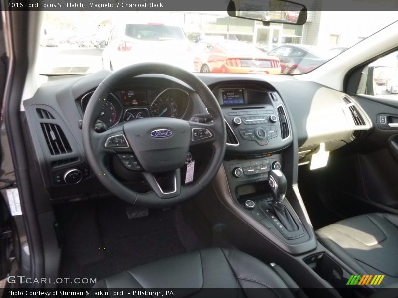 Magnetic / Charcoal Black 2016 Ford Focus SE Hatch
