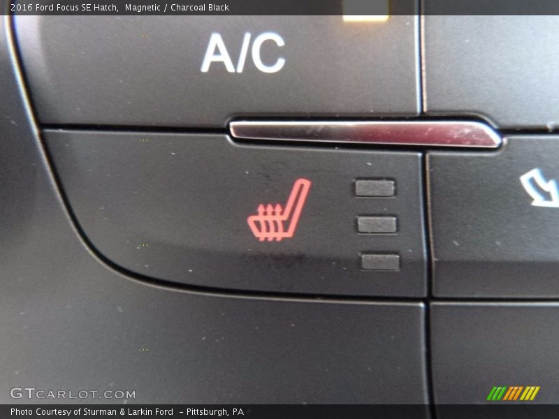 Magnetic / Charcoal Black 2016 Ford Focus SE Hatch