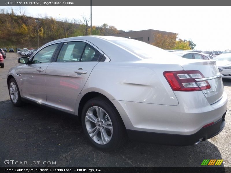 Ingot Silver / Dune 2016 Ford Taurus SE
