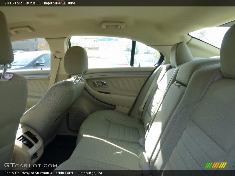 Ingot Silver / Dune 2016 Ford Taurus SE