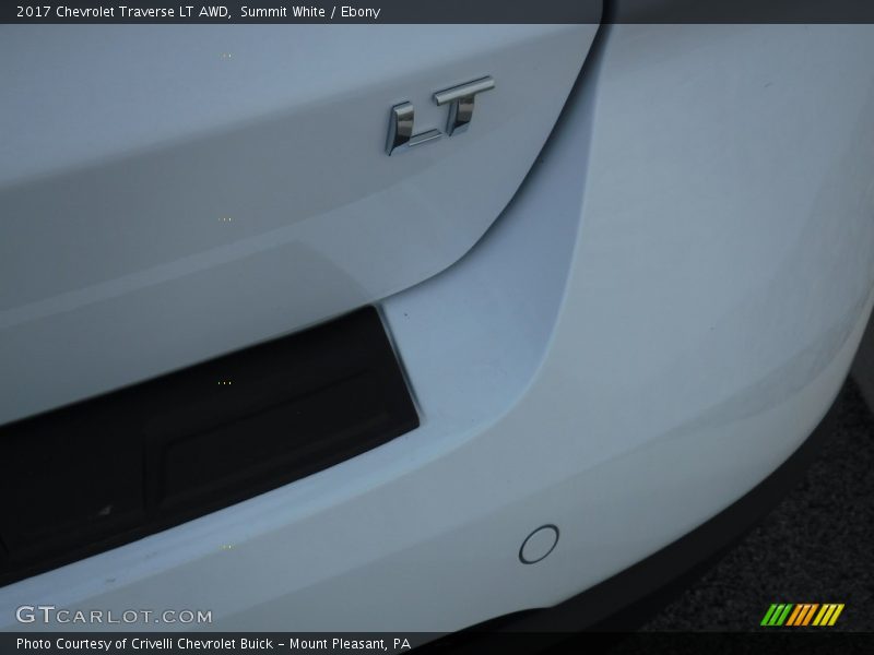 Summit White / Ebony 2017 Chevrolet Traverse LT AWD