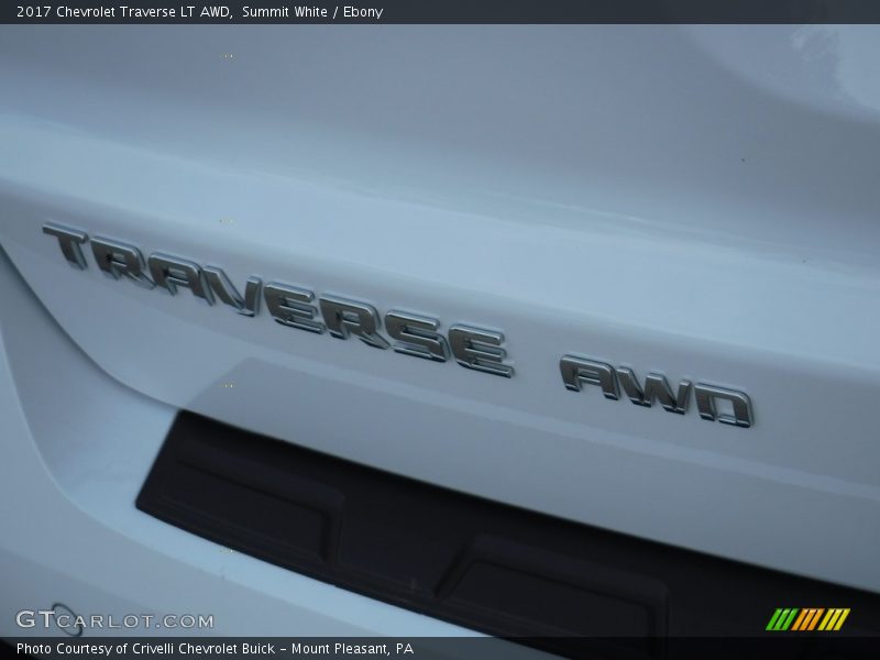Summit White / Ebony 2017 Chevrolet Traverse LT AWD