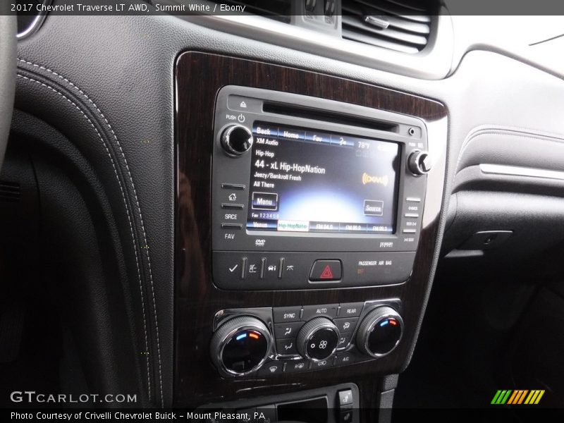 Summit White / Ebony 2017 Chevrolet Traverse LT AWD