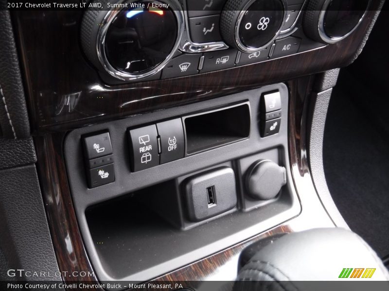 Summit White / Ebony 2017 Chevrolet Traverse LT AWD