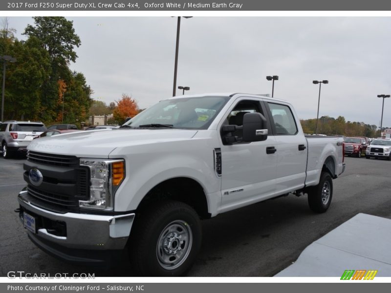 Oxford White / Medium Earth Gray 2017 Ford F250 Super Duty XL Crew Cab 4x4