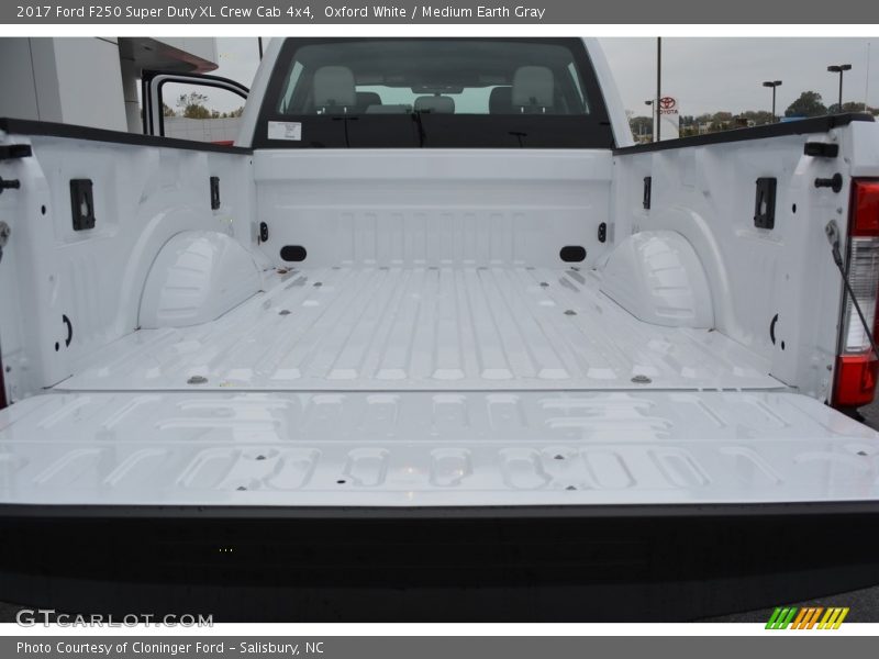Oxford White / Medium Earth Gray 2017 Ford F250 Super Duty XL Crew Cab 4x4