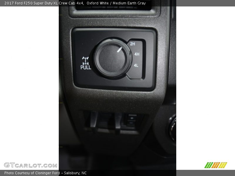 Controls of 2017 F250 Super Duty XL Crew Cab 4x4