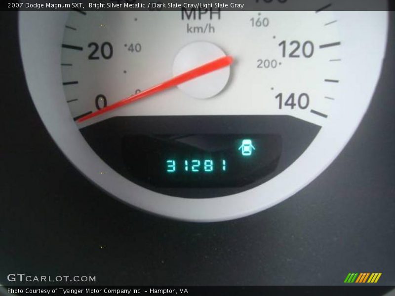 Bright Silver Metallic / Dark Slate Gray/Light Slate Gray 2007 Dodge Magnum SXT