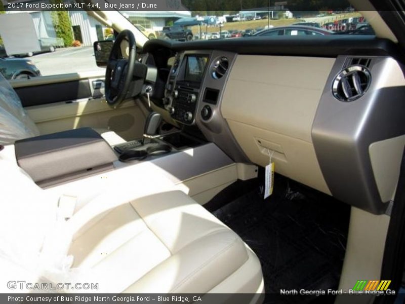 Blue Jeans / Dune 2017 Ford Expedition XLT 4x4