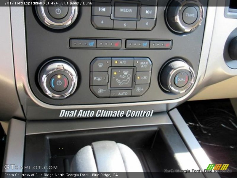Blue Jeans / Dune 2017 Ford Expedition XLT 4x4