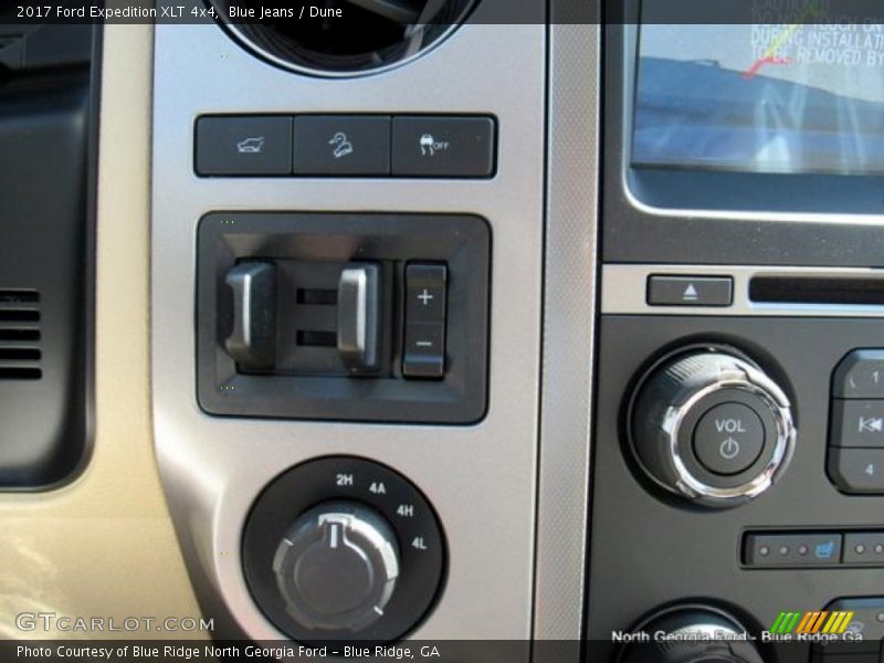 Blue Jeans / Dune 2017 Ford Expedition XLT 4x4