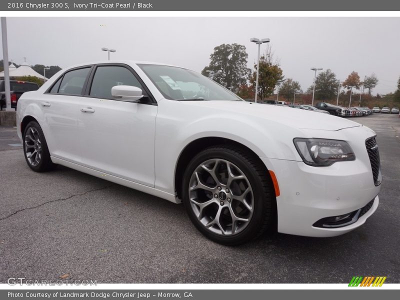 Ivory Tri-Coat Pearl / Black 2016 Chrysler 300 S