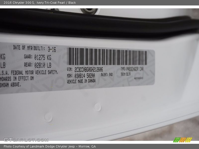Ivory Tri-Coat Pearl / Black 2016 Chrysler 300 S
