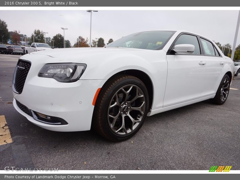 Bright White / Black 2016 Chrysler 300 S