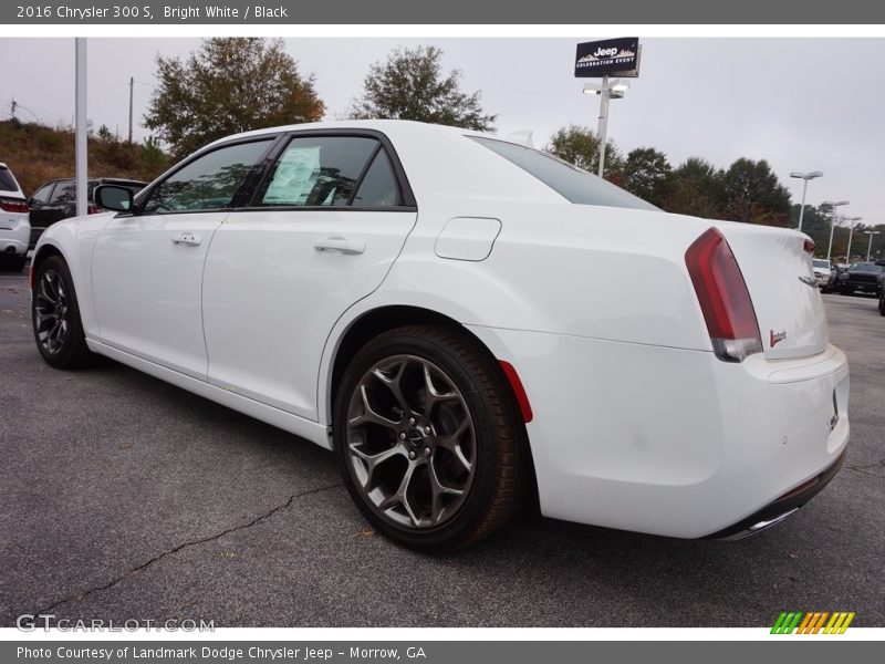 Bright White / Black 2016 Chrysler 300 S