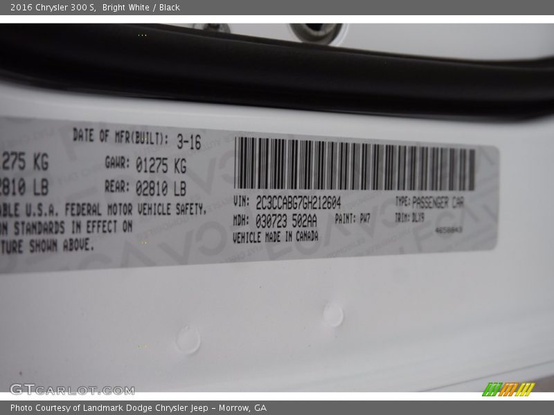 Bright White / Black 2016 Chrysler 300 S