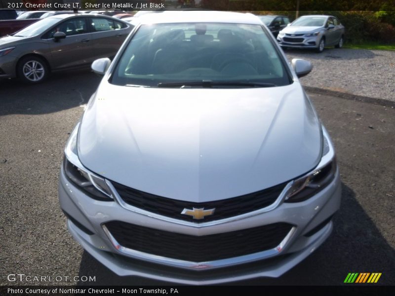 Silver Ice Metallic / Jet Black 2017 Chevrolet Cruze LT