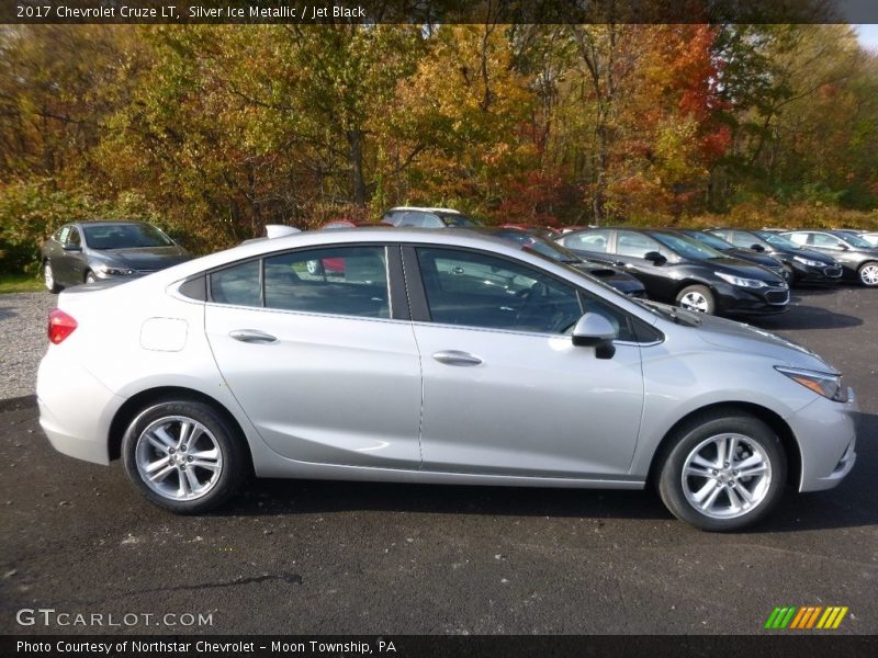 Silver Ice Metallic / Jet Black 2017 Chevrolet Cruze LT