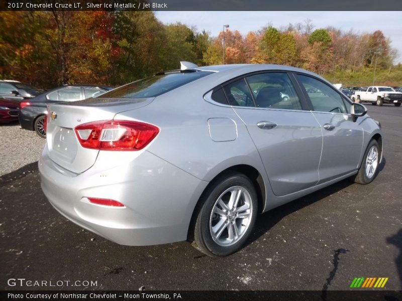 Silver Ice Metallic / Jet Black 2017 Chevrolet Cruze LT