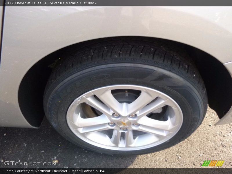 Silver Ice Metallic / Jet Black 2017 Chevrolet Cruze LT