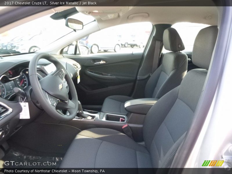 Silver Ice Metallic / Jet Black 2017 Chevrolet Cruze LT