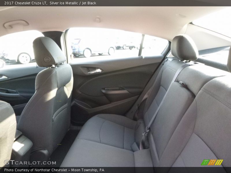 Silver Ice Metallic / Jet Black 2017 Chevrolet Cruze LT