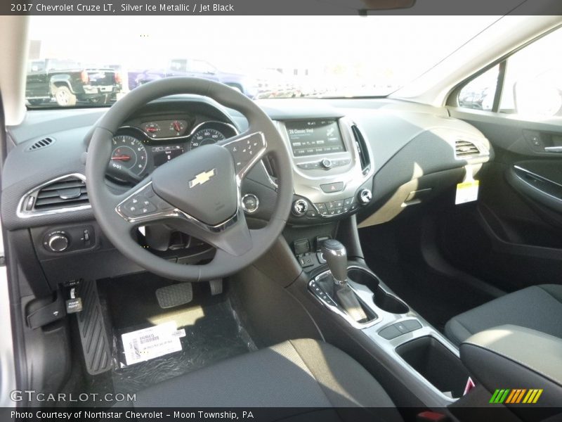 Silver Ice Metallic / Jet Black 2017 Chevrolet Cruze LT