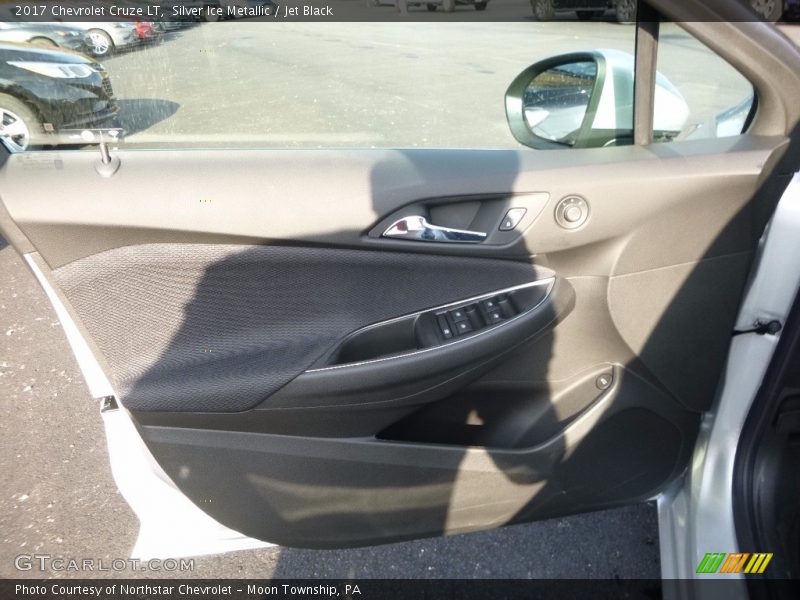 Silver Ice Metallic / Jet Black 2017 Chevrolet Cruze LT