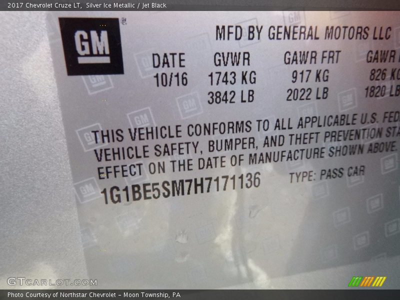 Silver Ice Metallic / Jet Black 2017 Chevrolet Cruze LT
