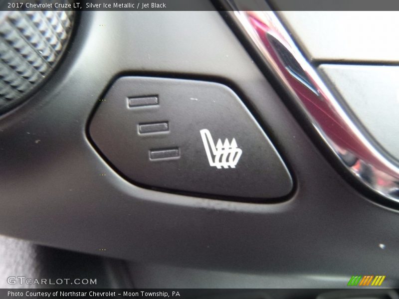Silver Ice Metallic / Jet Black 2017 Chevrolet Cruze LT