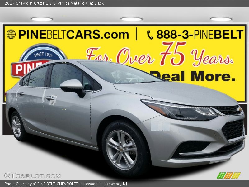Silver Ice Metallic / Jet Black 2017 Chevrolet Cruze LT