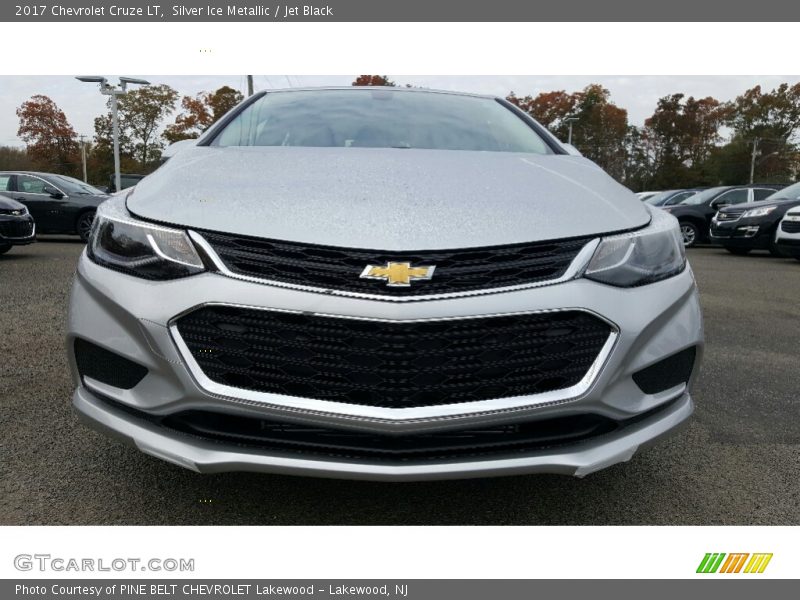 Silver Ice Metallic / Jet Black 2017 Chevrolet Cruze LT