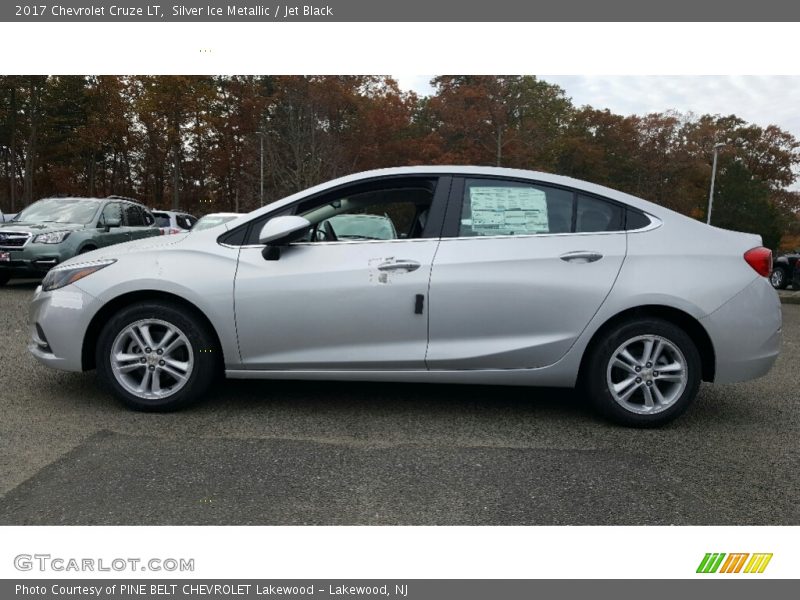 Silver Ice Metallic / Jet Black 2017 Chevrolet Cruze LT
