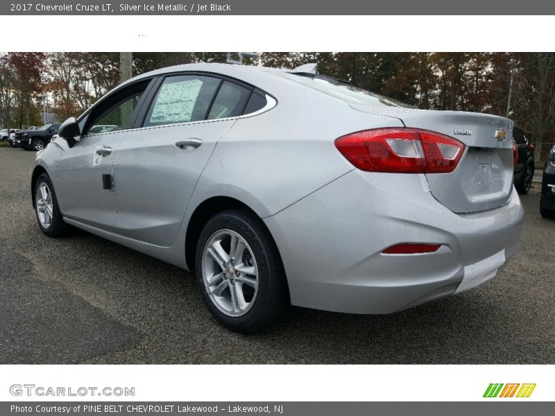 Silver Ice Metallic / Jet Black 2017 Chevrolet Cruze LT