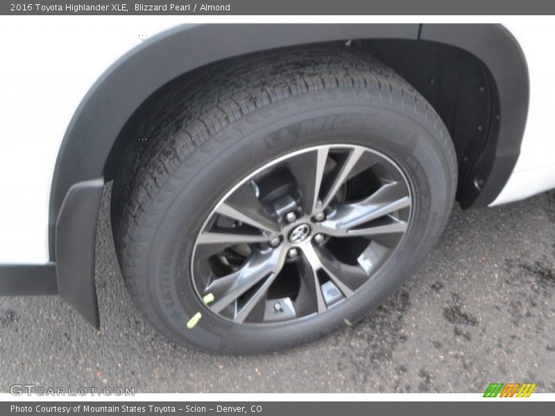 Blizzard Pearl / Almond 2016 Toyota Highlander XLE