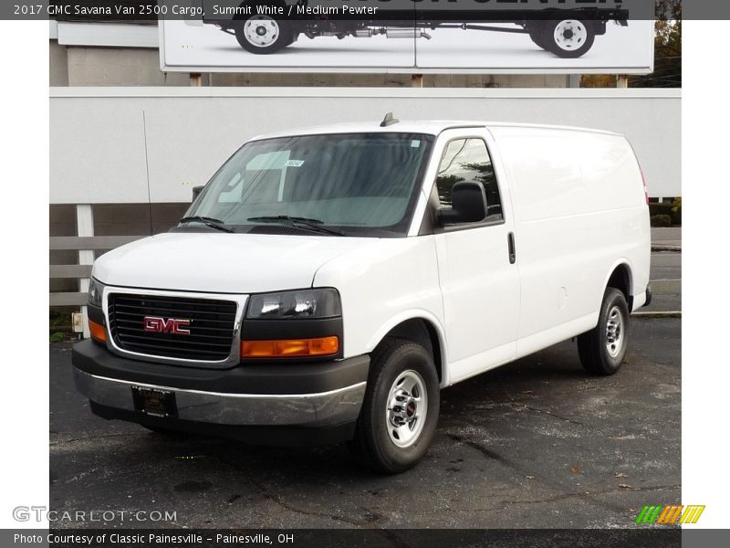 Front 3/4 View of 2017 Savana Van 2500 Cargo