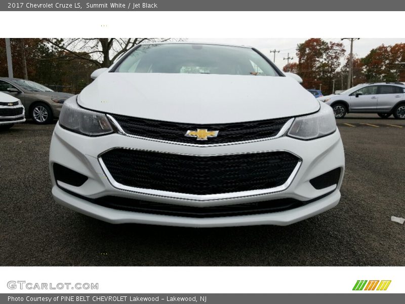 Summit White / Jet Black 2017 Chevrolet Cruze LS
