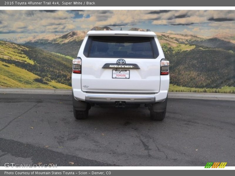 Super White / Black 2016 Toyota 4Runner Trail 4x4