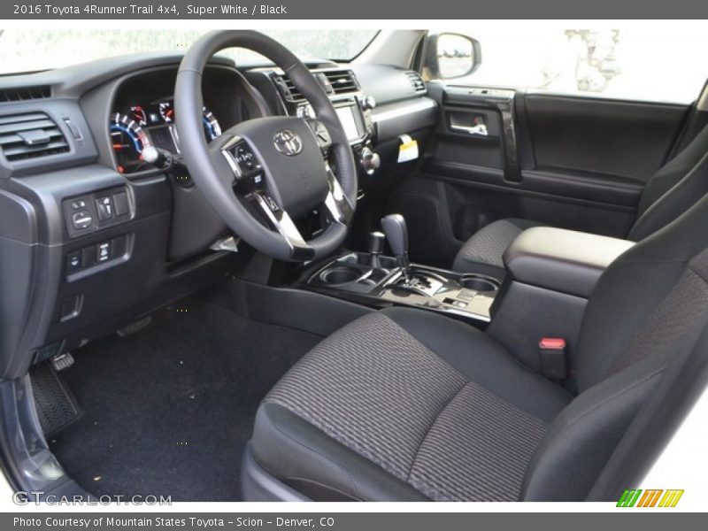 Super White / Black 2016 Toyota 4Runner Trail 4x4
