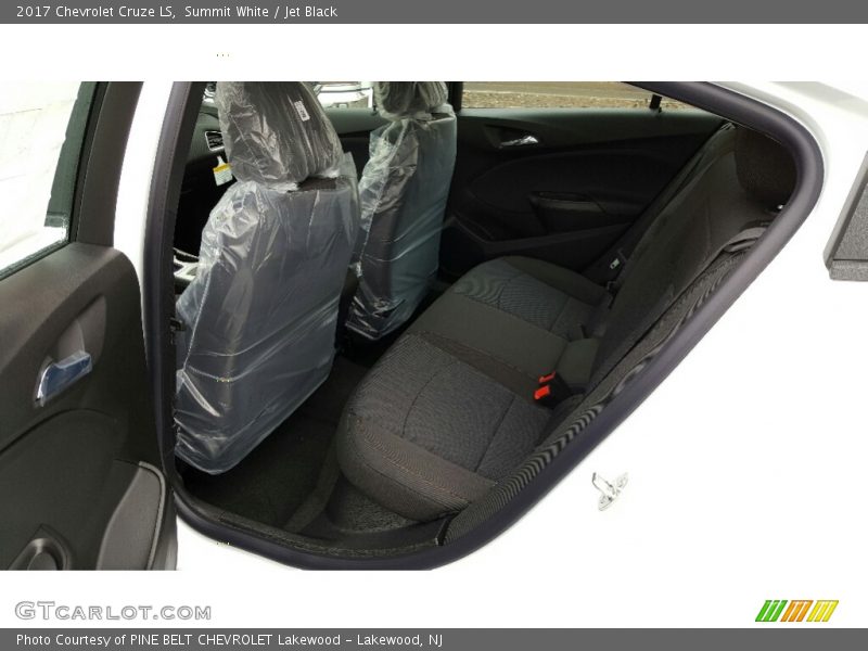 Summit White / Jet Black 2017 Chevrolet Cruze LS