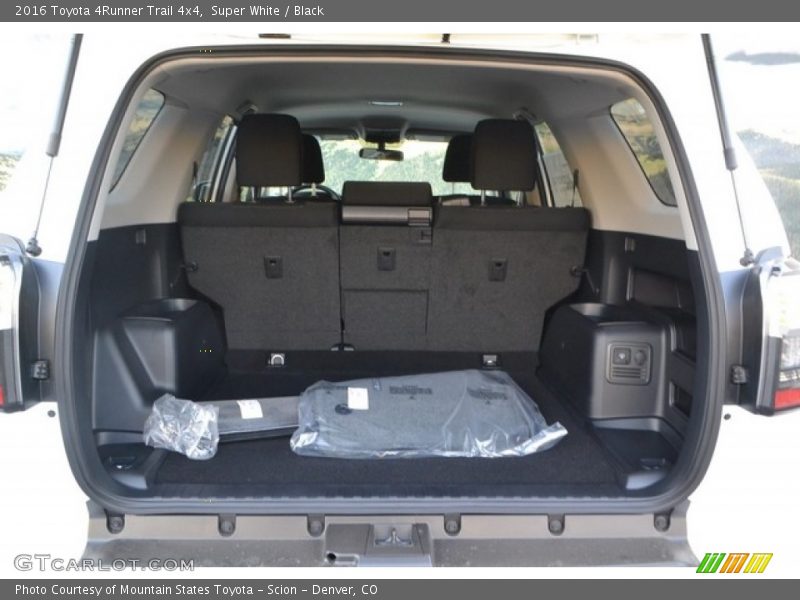 Super White / Black 2016 Toyota 4Runner Trail 4x4