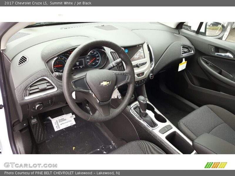 Summit White / Jet Black 2017 Chevrolet Cruze LS