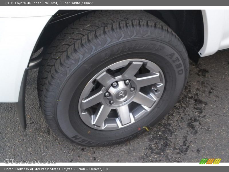 Super White / Black 2016 Toyota 4Runner Trail 4x4