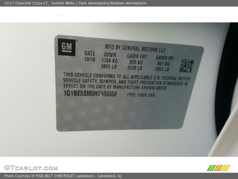 Summit White / Dark Atmosphere/Medium Atmosphere 2017 Chevrolet Cruze LT