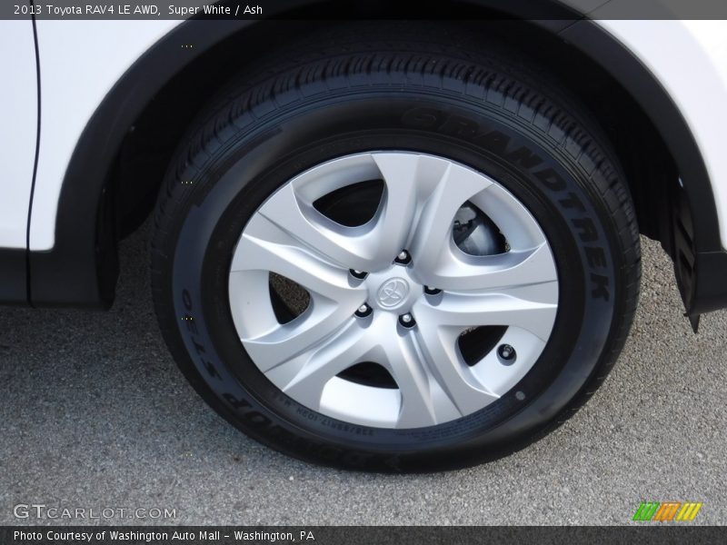 Super White / Ash 2013 Toyota RAV4 LE AWD