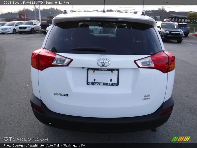 Super White / Ash 2013 Toyota RAV4 LE AWD
